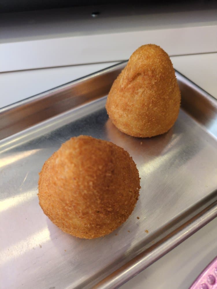 Coxinha com catupiry (chicken dumpling with cream cheese)
